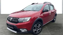 Rot Gebraucht 2018 Dacia Sandero Celebration Kleinwagen | 10.490 € (Etwas zu teuer)
