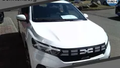 Weiß schwarz Neu 2025 Dacia Sandero Expression Kleinwagen | 18.090 € (Guter Preis)