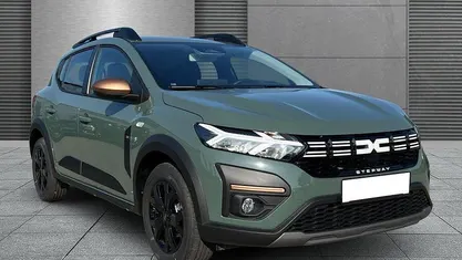 Safarigrüngrau Gebraucht 2025 Dacia Sandero Extreme SUV | 17.740 € (Fairer Preis)