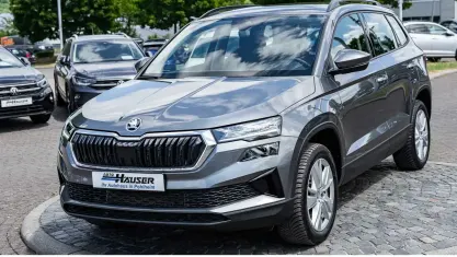 Gebraucht Skoda Karoq Selection 150 PS (110 kW) 2025 Schwarzmagic perleffekt SUV