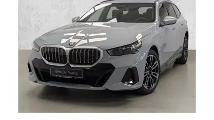 Neu BMW 530e M Sport 299 PS (219 kW) 2026 Grau Kombi