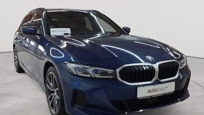 Gebraucht BMW 320 Sport Line 190 PS (139 kW) 2023 Phytonicblau metallic Kombi
