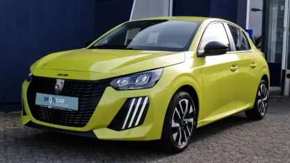 Gebraucht Peugeot 208 Active 101 PS (74 kW) 2024 Gelb Kleinwagen