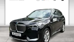 Schwarz Neu 2025 BMW iX1 Luxury Line SUV | 49.590 € (Superpreis)