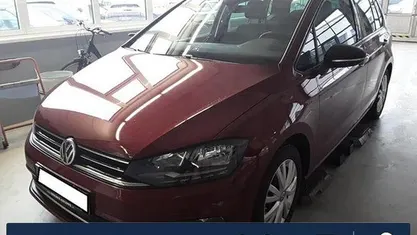 Gebraucht VW Golf IQ Drive 116 PS (85 kW) 2020 Cranberry red metallic Van / Kleinbus