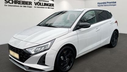 Neu Hyundai i20 Blackline 90 PS (66 kW) 2025 Grau Limousine