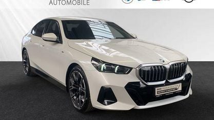 Gebraucht BMW 520 M Sport 197 PS (144 kW) 2025 Mineralweiß metallic Limousine