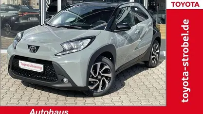 Urban khaki, dach mysticschwar Neu 2025 Toyota Aygo X SUV | 18.780 € (Fairer Preis)
