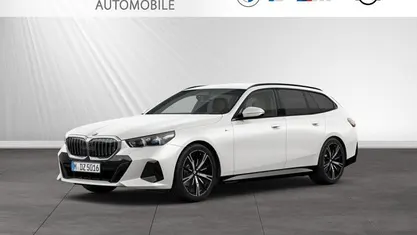 Gebraucht BMW 520 M Sport 197 PS (144 kW) 2025 Mineralweiß metallic Kombi