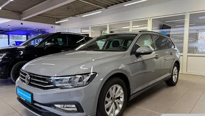 Grau Gebraucht 2024 VW Passat Kombi | 30.490 € (Superpreis)