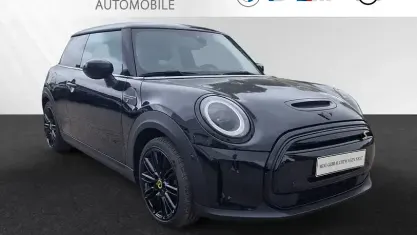 Gebraucht Mini Cooper SE 135 kW (184 PS) 2022 Midnight black ii metallic Kleinwagen