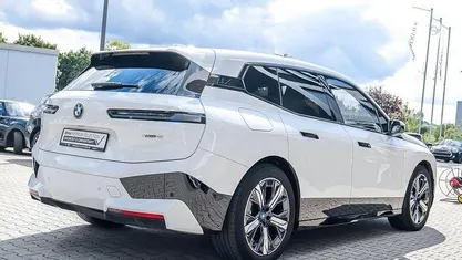 Weiß Gebraucht 2023 BMW iX M Sport SUV | 44.840 € (Guter Preis)
