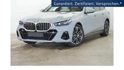 Gebraucht BMW 550e M Sport 489 PS (359 kW) 2025 Grau Kombi