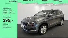 Graphitegrau metallic Gebraucht 2024 Skoda Karoq Selection SUV | 27.448 € (Guter Preis)