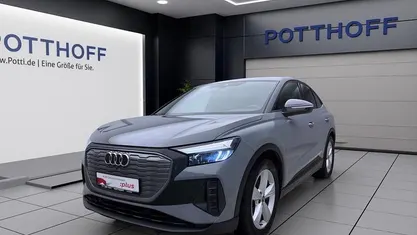 Kieselgrau Gebraucht 2023 Audi Q4 Sportback e-tron Ambiente SUV | 29.750 € (Fairer Preis)