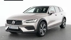Bright dusk / Gebraucht 2023 Volvo V60 CC Plus Kombi | 40.990 € (Fairer Preis)
