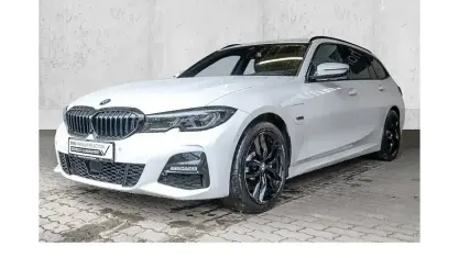 Gebraucht BMW 330e M Sport 252 PS (185 kW) 2022 Weiß Kombi