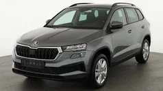 Graphitegrau metallic Neu 2025 Skoda Karoq Selection SUV | 33.945 € (Guter Preis)