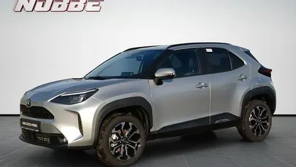 Neu Toyota Yaris Cross 131 PS (96 kW) 2026 Silber SUV