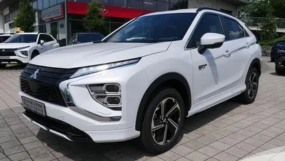 Titanweiß premiummetallic Gebraucht 2024 Mitsubishi Eclipse Select+ | 32.490 € (Fairer Preis)