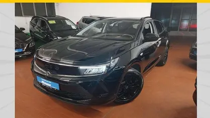 Lackierung schwarz perla nera/ Gebraucht 2024 Opel Grandland X GS Line SUV | 22.880 € (Fairer Preis)