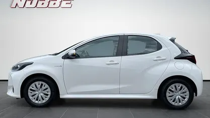 Gebraucht Toyota Yaris Hybrid Business Edition 116 PS (85 kW) 2021 Schneeweiß Kleinwagen