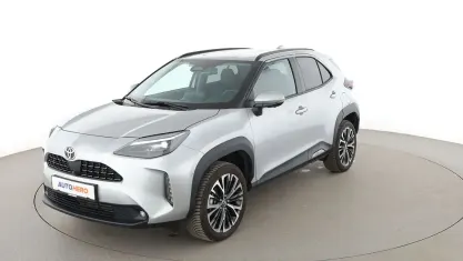 Gebraucht Toyota Yaris Cross Style 131 PS (96 kW) 2024 Grau SUV