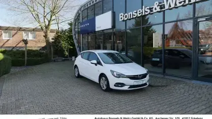 Używany Opel Astra Business Edition 105 KM (77 kW) 2021 Biały Sedan/Limuzyna