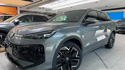 Neu VW T-Roc R-line 150 PS (110 kW) 2026 Grau SUV
