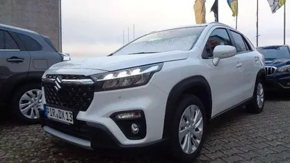 Cool white pearl metallic (znl Gebraucht 2024 Suzuki SX4 S-Cross Kleinwagen | 27.590 € (Fairer Preis)