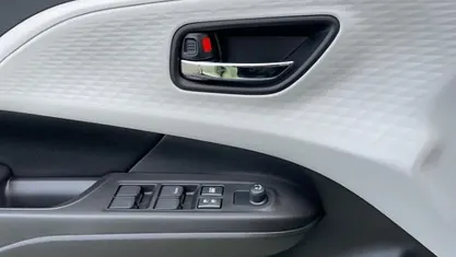 Neu Suzuki Swift Club 83 PS (61 kW) 2025 Rot Kleinwagen