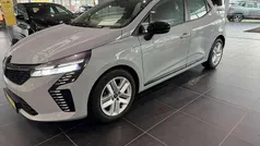 Grau Gebraucht 2024 Renault Clio V Evolution Limousine | 16.950 € (Fairer Preis)