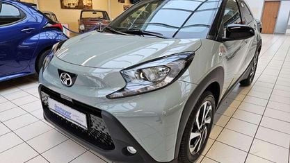 Neu Toyota Aygo X 72 PS (52 kW) 2026 Urban khaki SUV