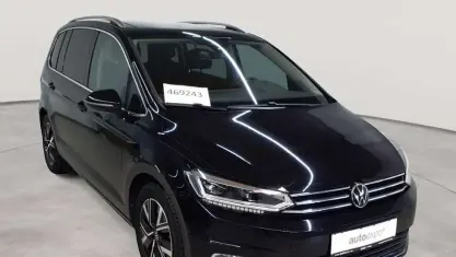 Gebraucht VW Touran Highline 150 PS (110 kW) 2024 Deep black perleffekt Van / Kleinbus