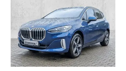 Gebraucht BMW 220 Luxury Line 156 PS (114 kW) 2023 Blau Van / Kleinbus