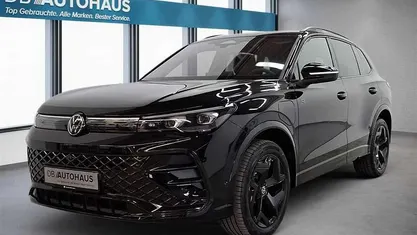 Gebraucht VW Tiguan R-line 150 PS (110 kW) 2024 Schwarz SUV