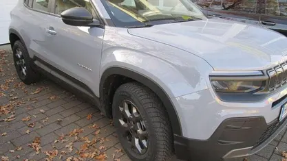 Concrete grey (vr785/a) Neu 2025 Jeep Avenger SUV | 24.490 € (Fairer Preis)