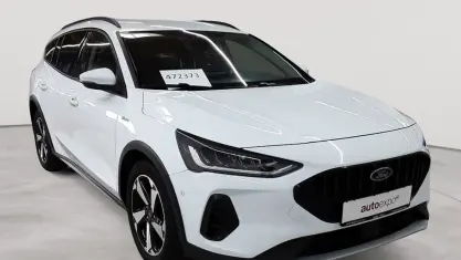 Gebraucht Ford Focus Active 125 PS (91 kW) 2022 Frozen white Kombi