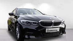Schwarz Gebraucht 2021 BMW 330e Sport Line Kombi | 29.200 € (Fairer Preis)