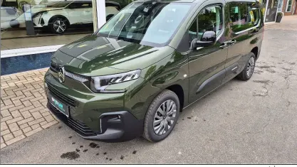 Neu Citroën Berlingo 131 PS (96 kW) 2026 Grün Van / Kleinbus