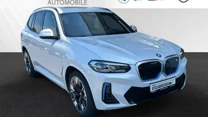 Gebraucht BMW iX3 Impressive 210 kW (286 PS) 2022 Mineralweiss metallic SUV