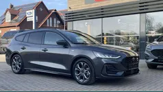 Magnetic grau metallic Gebraucht 2024 Ford Focus ST-Line Kombi | 21.950 € (Superpreis)