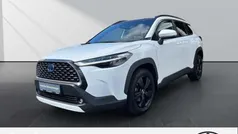 Weiss Gebraucht 2023 Toyota Corolla Cross Premium SUV | 30.990 € (Guter Preis)