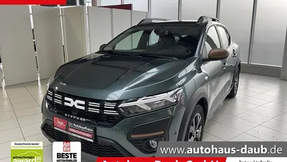 Oxidgrün Gebraucht 2024 Dacia Sandero Extreme Limousine | 17.980 € (Fairer Preis)