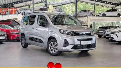 Grau Gebraucht 2024 Opel Combo Van / Kleinbus | 29.950 €