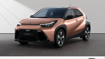 Neu Toyota Aygo X 117 PS (86 kW) 2026 Cinnamon bronze metallic / bla SUV