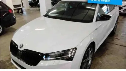 Moonweiß perleffekt Gebraucht 2024 Skoda Superb SportLine Kombi | 39.890 € (Fairer Preis)