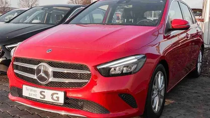 Gebraucht Mercedes B200 Business 163 PS (119 kW) 2019 Jupiterrot Van / Kleinbus