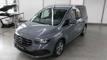 Gebraucht Mercedes T180 Style 131 PS (96 kW) 2025 Grau Van / Kleinbus