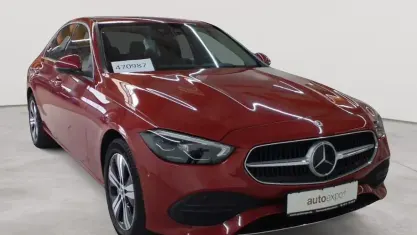 Gebraucht Mercedes C300e Avantgarde 204 PS (150 kW) 2023 Rot Limousine